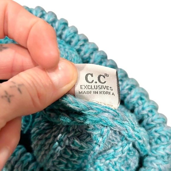 C.C Womens Turquoise Blue Beanie Cable Knit One Size Warm Cozy Winter Cottage - Picture 6 of 6